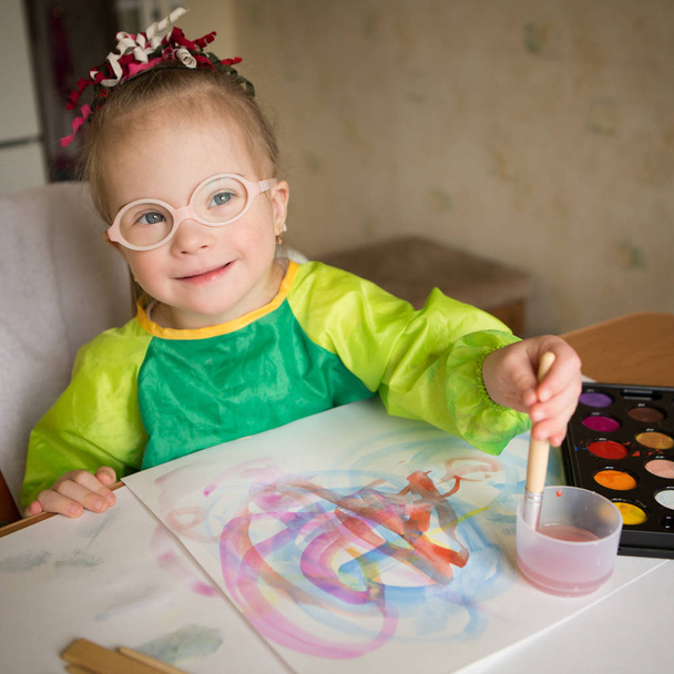krásná dívka s Downovým syndromem - Fotografie, Obrázek