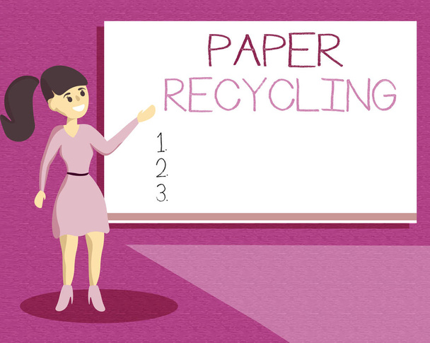 Escritura a mano de texto Reciclaje de papel. Concepto significado Usar los papeles usados de una manera nueva reciclándolos
 - Foto, imagen