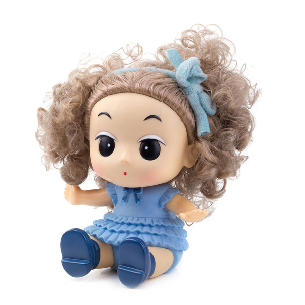 Muñeca niña usando azul aislado sobre fondo blanco
. - Foto, imagen