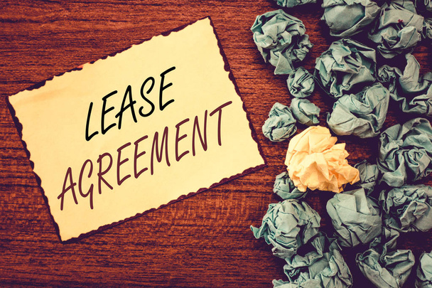 Slovo psaní textu Lease Agreement. Obchodní koncept smlouvy za podmínek pro jednu stranu se dohodne na pronájmu nemovitosti - Fotografie, Obrázek