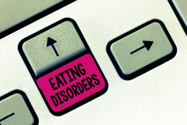 Σήμα κειμένου που δείχνει διαταραχές διατροφής. Εννοιολογική φωτογραφία οποιοδήποτε από μια σειρά από ψυχολογικά ανώμαλες διατροφικές συνήθειες - Φωτογραφία, εικόνα