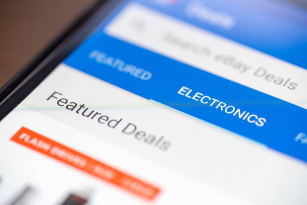 Elektronikus kategória gomb link a vásárlás a smartphone képernyő Vértes app - Fotó, kép