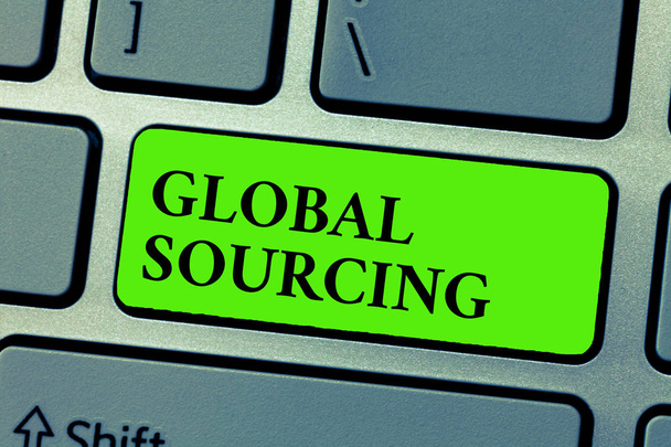 Fogalmi kézírás a Global Sourcing-ról. Az áruk globális piacáról történő beszerzés üzleti fotografikus szöveges gyakorlata - Fotó, kép