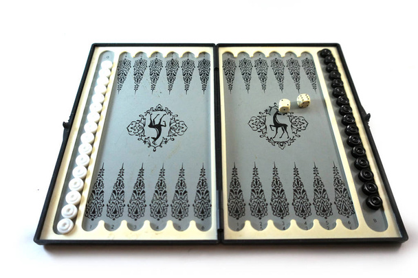 Backgammon, Backgammon board, Puinen pöytä peli, Vintage Backgammon, Puinen, Peli, Headstock kuva, Nostalgishop, Valkoinen tausta, Lähikuva, Neuvostoliitto, Neuvostoliiton vuosikerta
 - Valokuva, kuva
