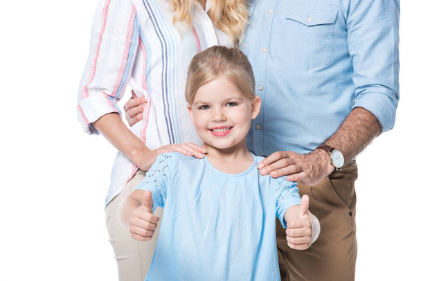 ouders met kind tonen duimschroef opwaarts geïsoleerd op wit  - Foto, afbeelding