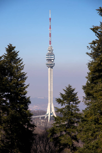 Haut de la tour de communication sur la montagne Avala, Belgrade, Serbie
 - Photo, image
