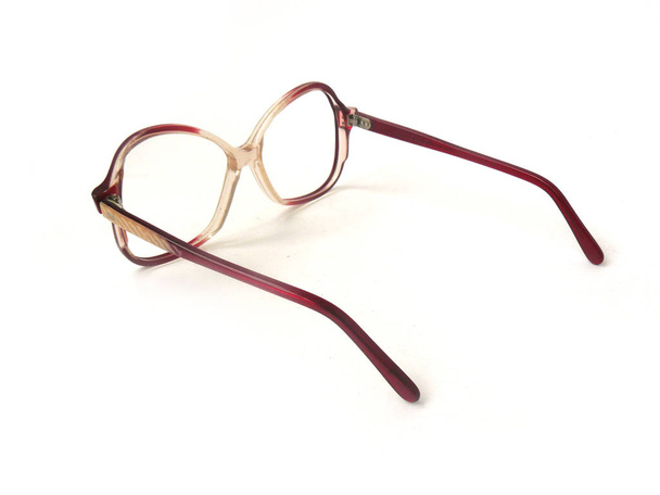 Brýle, brýle, plastový rám, sovětské brýle, Vintage brýle, brýle SSSR, staré brýle, průhledné, bílé pozadí, Close-up, starožitné brýle, sovětské starých, babička brýle, optika, vřeteník obrázek stock, Nostalgis - Fotografie, Obrázek