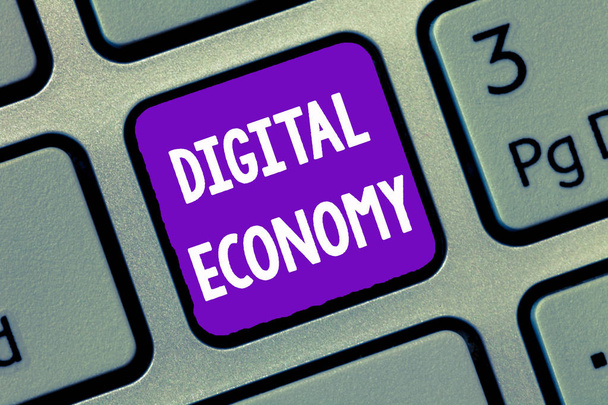 Escritura a mano escritura de texto Economía Digital. Concepto que significa red mundial de actividades y tecnologías económicas
 - Foto, imagen