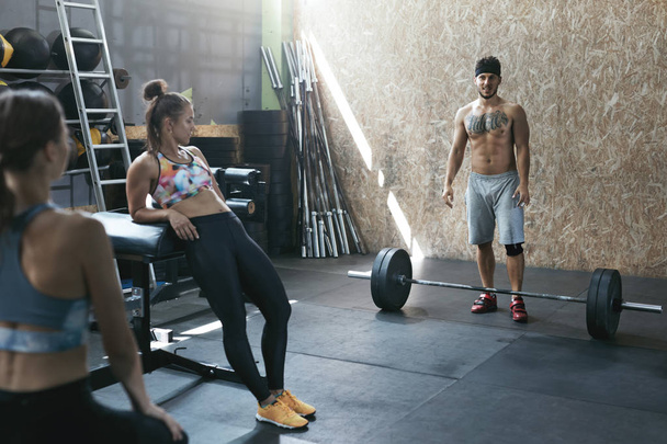 Sport. Crossfit Athletes At Workout Gym - Foto, imagen