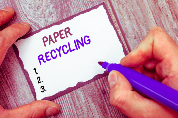 Texte d'écriture Word Recyclage du papier. Concept d'entreprise pour utiliser les déchets de papier d'une nouvelle manière en les recyclant
 - Photo, image