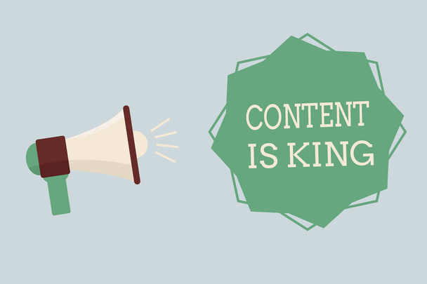 Texto de escritura de palabras El contenido es rey. Concepto de negocio para el contenido es el corazón de las estrategias de marketing actuales
 - Foto, imagen