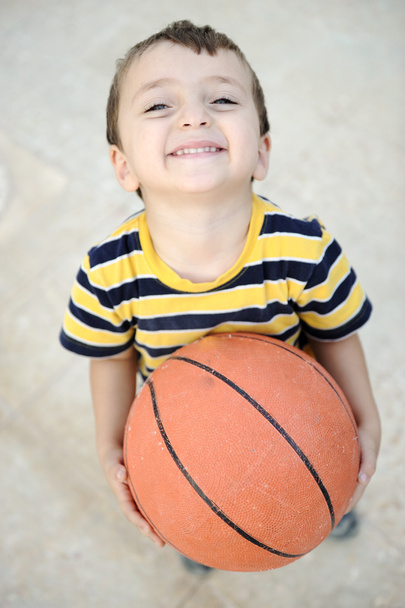 Cheerful kid with basket ball - Foto, imagen