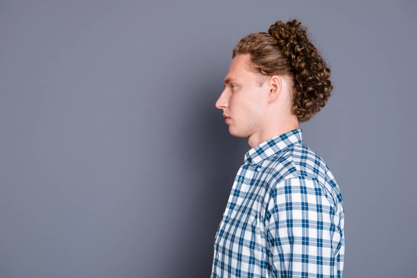 Profile side view of content young man with wavy hair in casual  - Foto, afbeelding