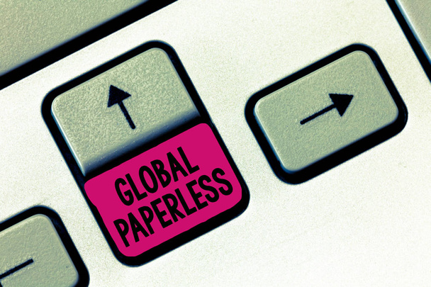 Textzeichen mit Global Paperless. Konzeptfoto setzt auf Technologie-Methoden wie E-Mail statt Papier - Foto, Bild