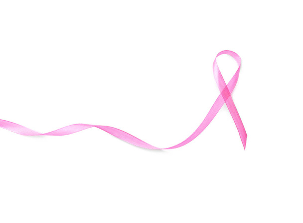 Розовая лента на белом фоне. Концепция рака молочной железы - Фото, изображение
