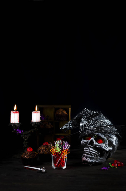 Cadılar Bayramı natürmort arka plan ile bir çok farklı öğeleri kopyalama alanı - Fotoğraf, Görsel