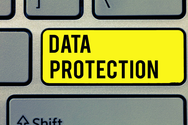 Veri koruma gösterilen metin işareti. Kavramsal fotoğraf korumak IP adresleri ve zararlı yazılım kişisel verileri - Fotoğraf, Görsel