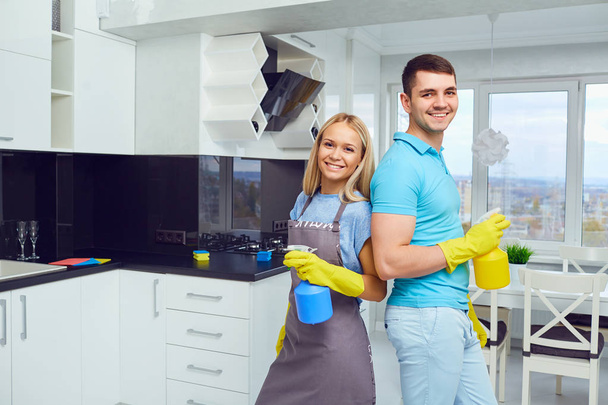 A young couple is cleaning an apartment. - Zdjęcie, obraz