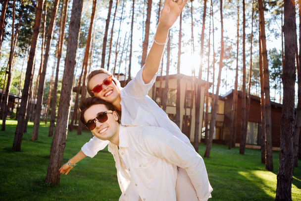 Positive joyful couple having fun in the summer house - Zdjęcie, obraz
