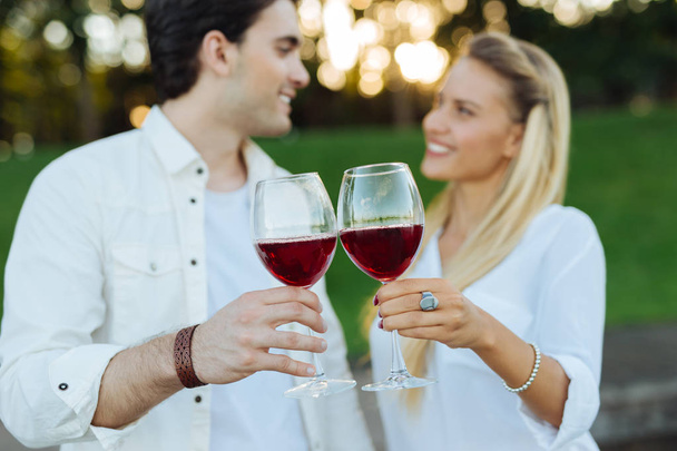 Selective focus of two glasses with wine - Φωτογραφία, εικόνα