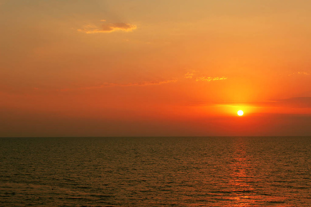 Sunset on the sea. beautiful sunset - Zdjęcie, obraz