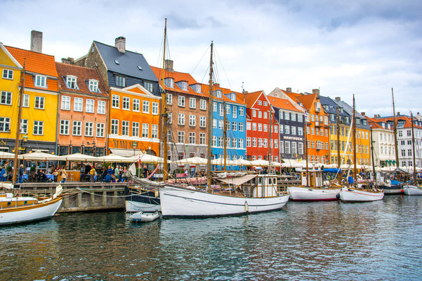 Copenhagen, Denmark - 29 August 2018: Colorful houses and boats on the embankment of the canal in the Nyhavn  - Fotografie, Obrázek
