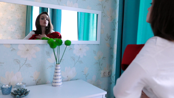 Beautiful Woman Dressing Up Near Mirror At Home - Materiał filmowy, wideo