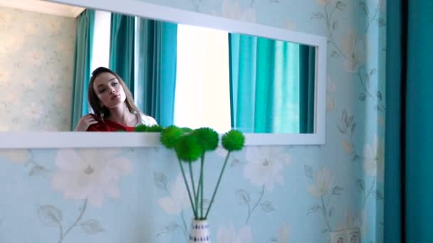 Beautiful Woman Dressing Up Near Mirror At Home - Materiał filmowy, wideo