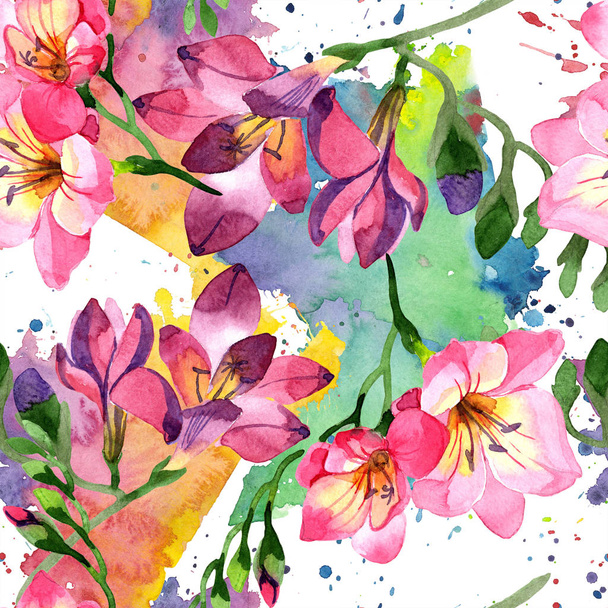 水彩ピンク フリージアの花。花植物の花。シームレスな背景パターン。壁紙印刷手触りの生地。背景、テクスチャ、ラッパー パターン、フレームや境界線の aquarelle ワイルドフラワー. - 写真・画像