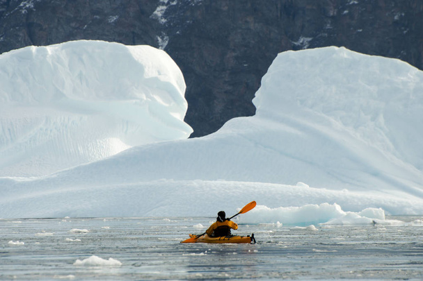Kayak en el Ártico - Groenlandia
 - Foto, Imagen