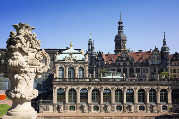 Zwinger palace, XVIII century - famous historic building in Dresden - Foto, Imagen