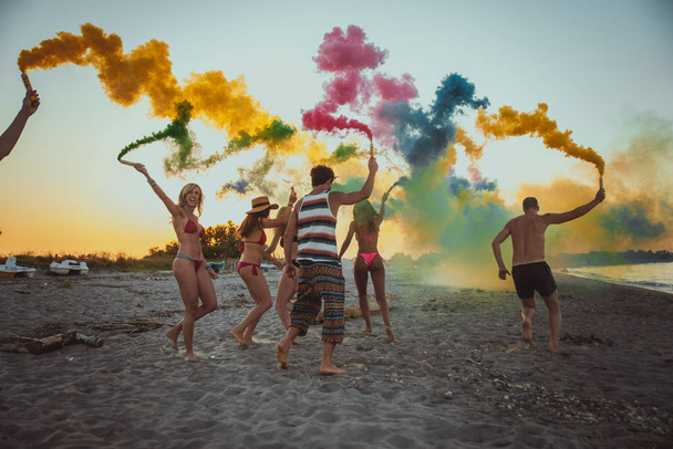 Happy group of friends celebrating and having fun on the beach - Young people on summer holiday - Foto, Imagem