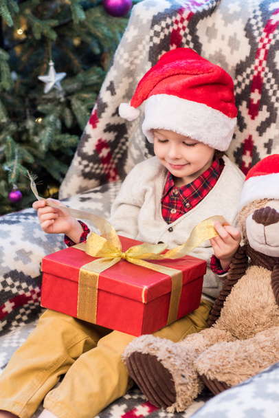 cute happy little boy opening christmas present  - Foto, Imagem