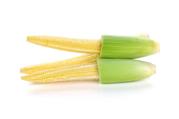 baby kukuřice izolované na bílém pozadí - Fotografie, Obrázek