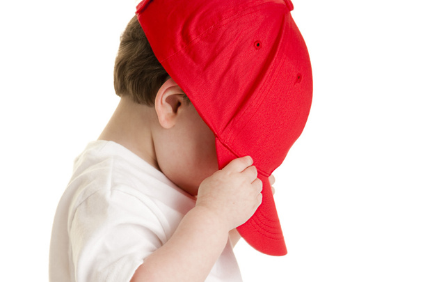 Little boy pulling a ball cap down over his face - Foto, Imagem