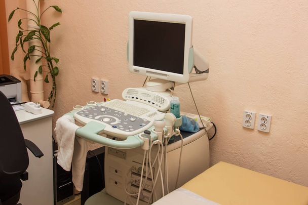 Přístroje pro ultrazvukové vyšetření ve světlé místnosti - Fotografie, Obrázek