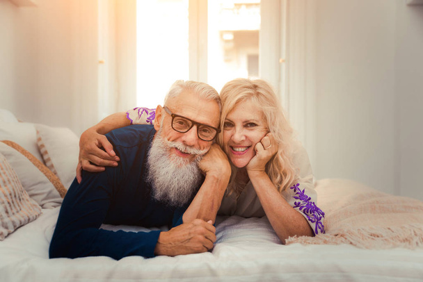 Senior couple in the 60's having fun at home - Cheerful married couple portrait, concepts about senority and relationship - Фото, зображення