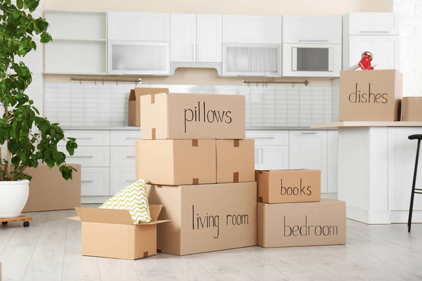 Many cardboard boxes in kitchen. Moving day - Foto, Imagem