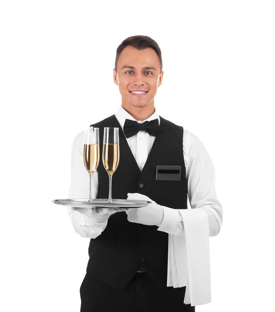 Garçom segurando bandeja de metal com copos de champanhe no fundo branco
 - Foto, Imagem