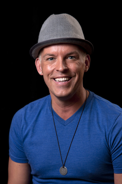 Caucasian smiling man wearing a hat - Foto, Imagem