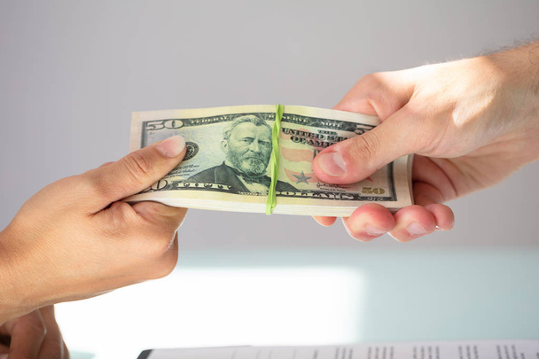 Close-up Of A Businessperson's Hand Taking Bribe From Partner - Φωτογραφία, εικόνα