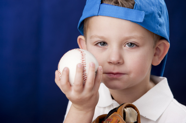 Serious caucasian little boy wearing baseball cap - Fotó, kép