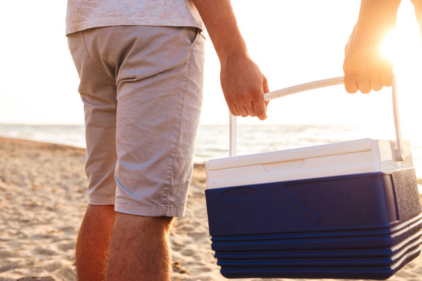 Cropped photo of group of friends outdoors on the beach holding boxes with drinks. - Foto, Imagen