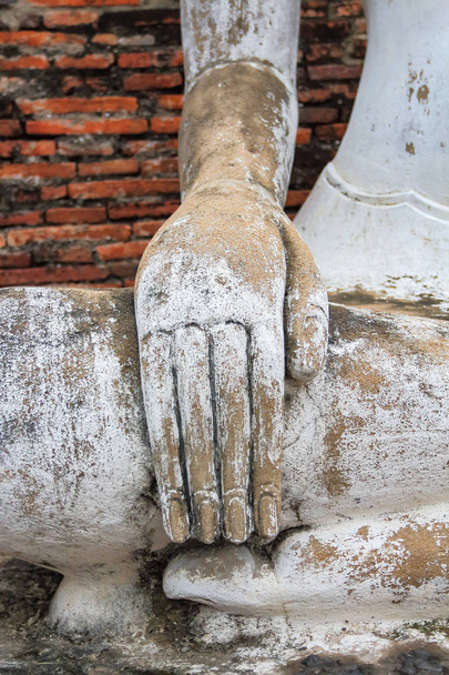 Αρχαία Βούδα Wat Yai Chai Mongkol Ταϊλάνδη. - Φωτογραφία, εικόνα