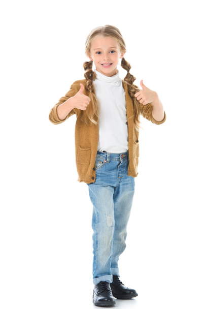 enfant en tenue d'automne montrant les pouces levés, isolé sur blanc
 - Photo, image