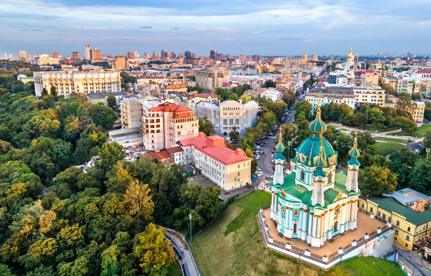 Veduta aerea della chiesa di Sant'Andrea a Kiev, Ucraina
 - Foto, immagini