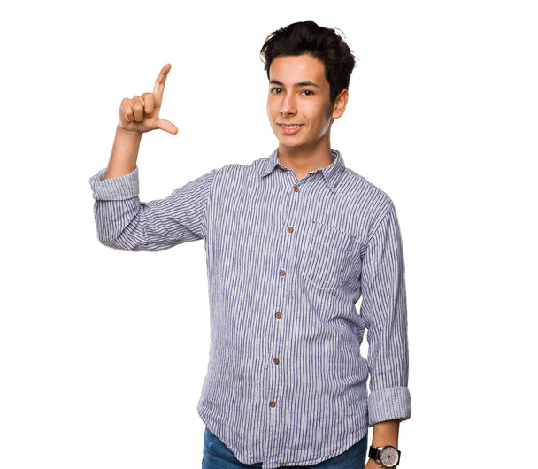 підліток робить жест розміру
 - Фото, зображення