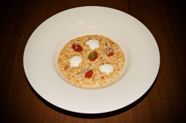 risotto de tomate buena comida tradicional italiana
 - Foto, imagen