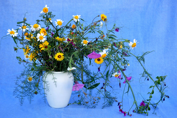 Buquê esplêndido de flores silvestres
 - Foto, Imagem