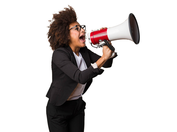 zwarte zakenvrouw schreeuwen op megafoon - Foto, afbeelding